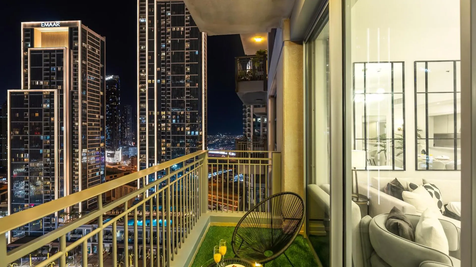 Chic 1Br Fountain-View Flat Downtown Burj Khalifa Apartment Dubai